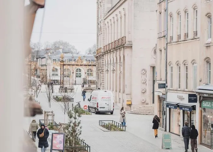Le Dom Place Stanislas Equipe Pour 4 Personnes * Nancy